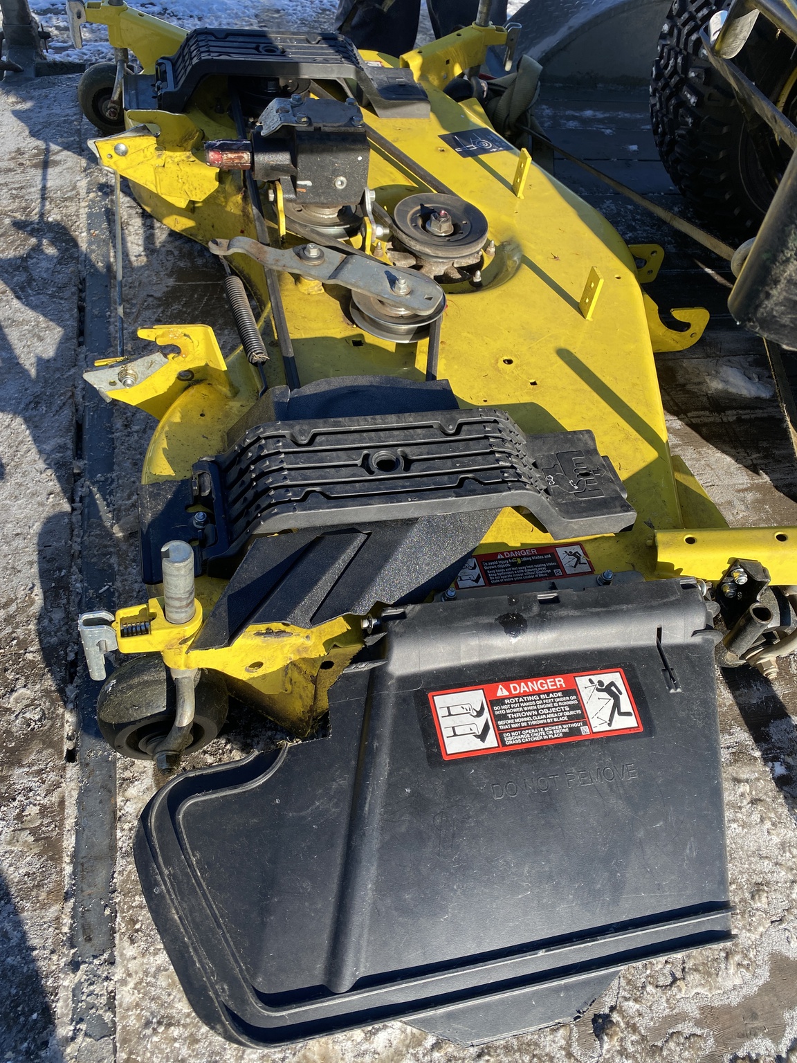 2021 John Deere X739 Image 18