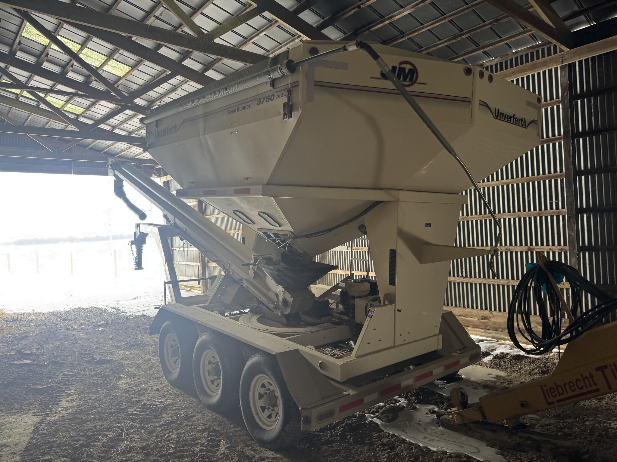 2013 Unverferth 3750XL Image 2