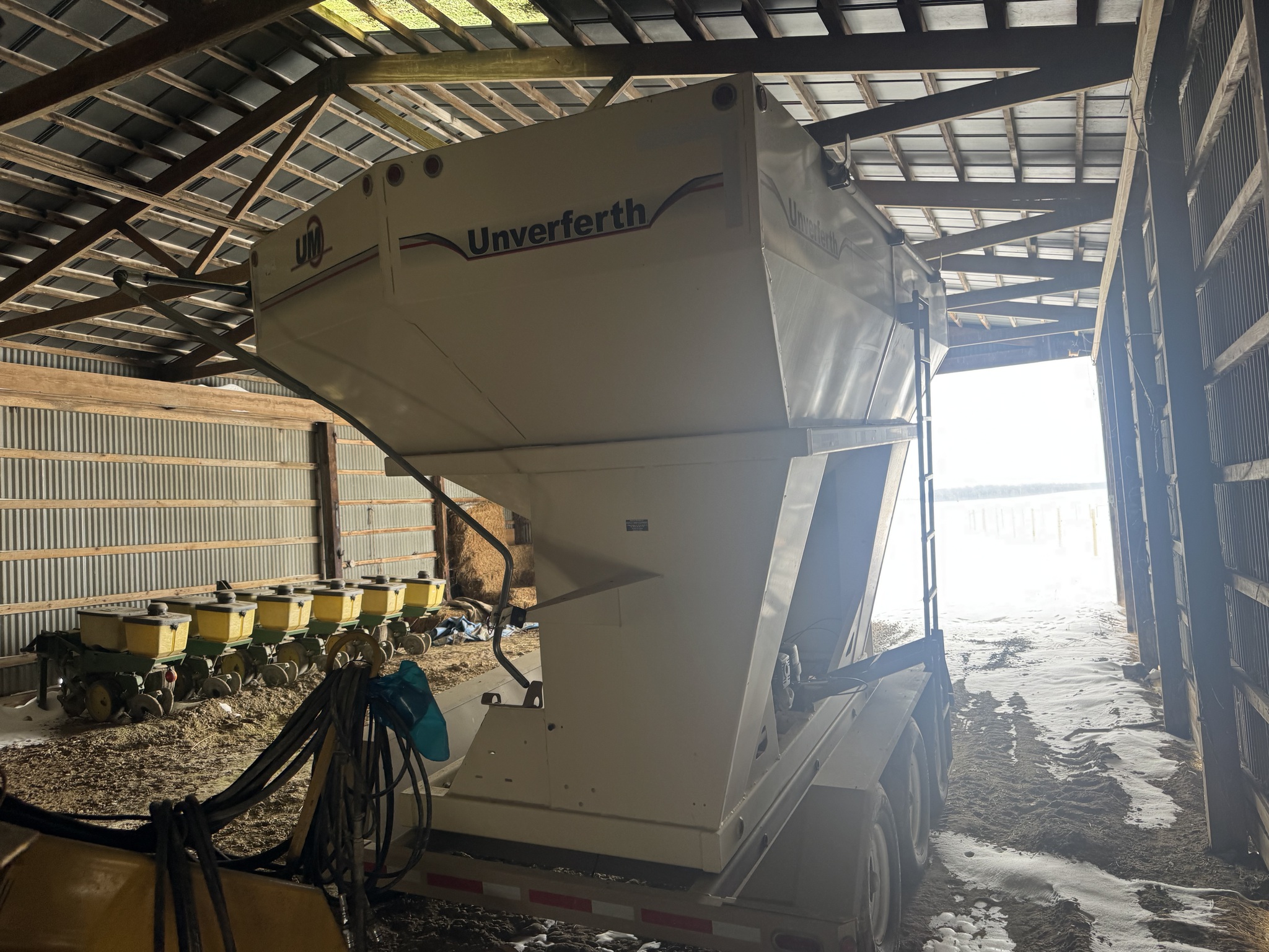 2013 Unverferth 3750XL Image 5