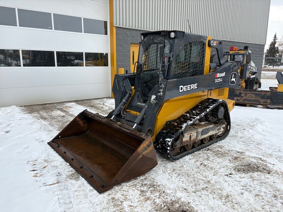 Photo of a 2022 John Deere 325G
