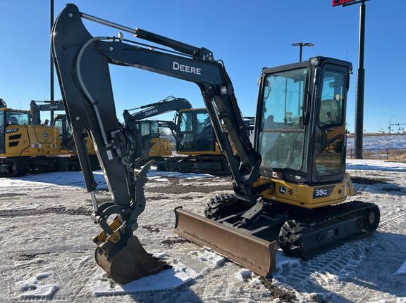 Photo of a 2023 John Deere 35G