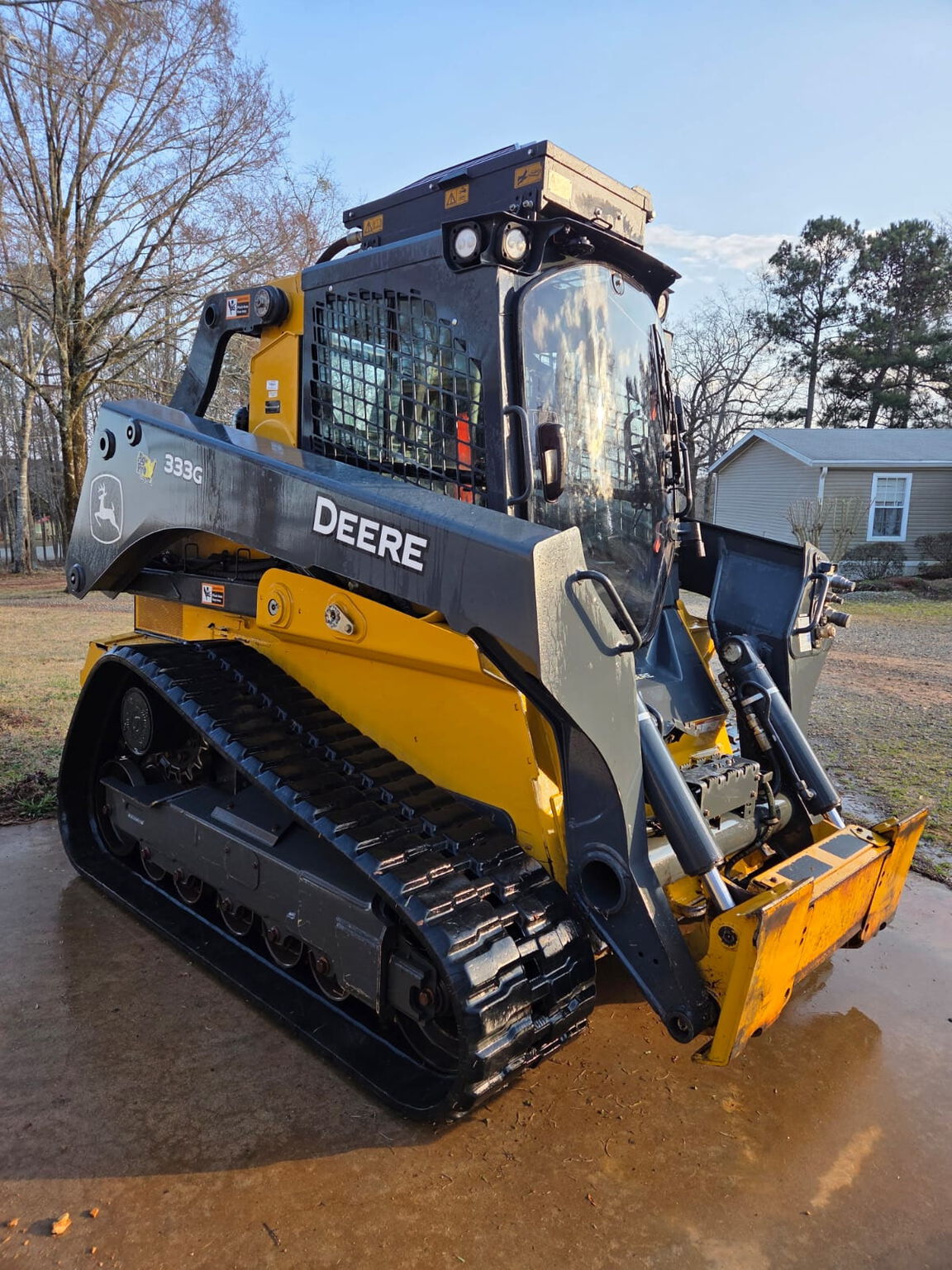 2022 John Deere 333G Image 3