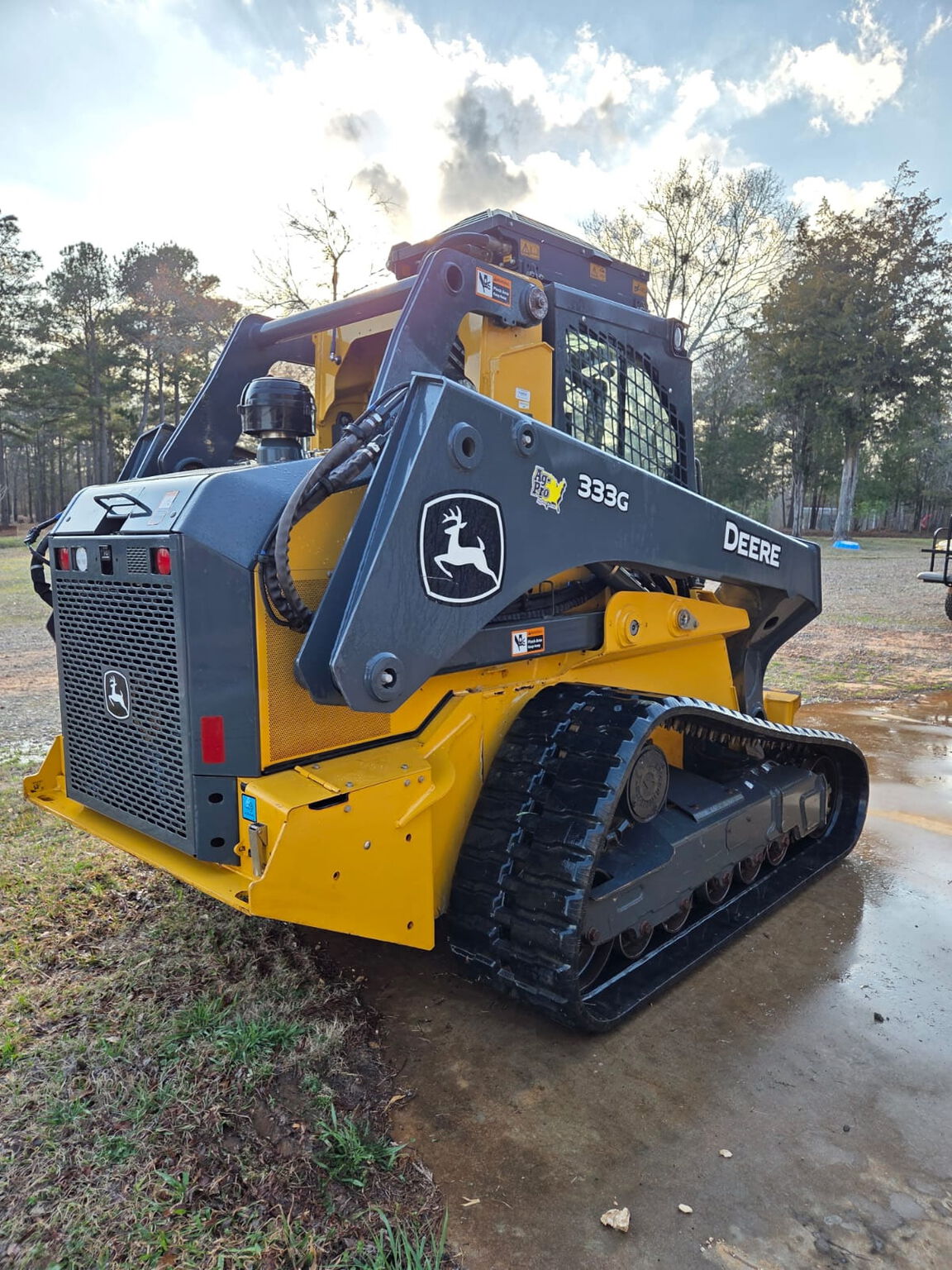 2022 John Deere 333G Image 4