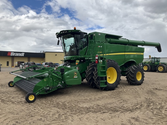Photo of a 2015 John Deere S680