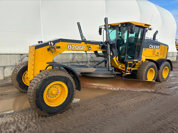 Photo of a 2020 John Deere 870G