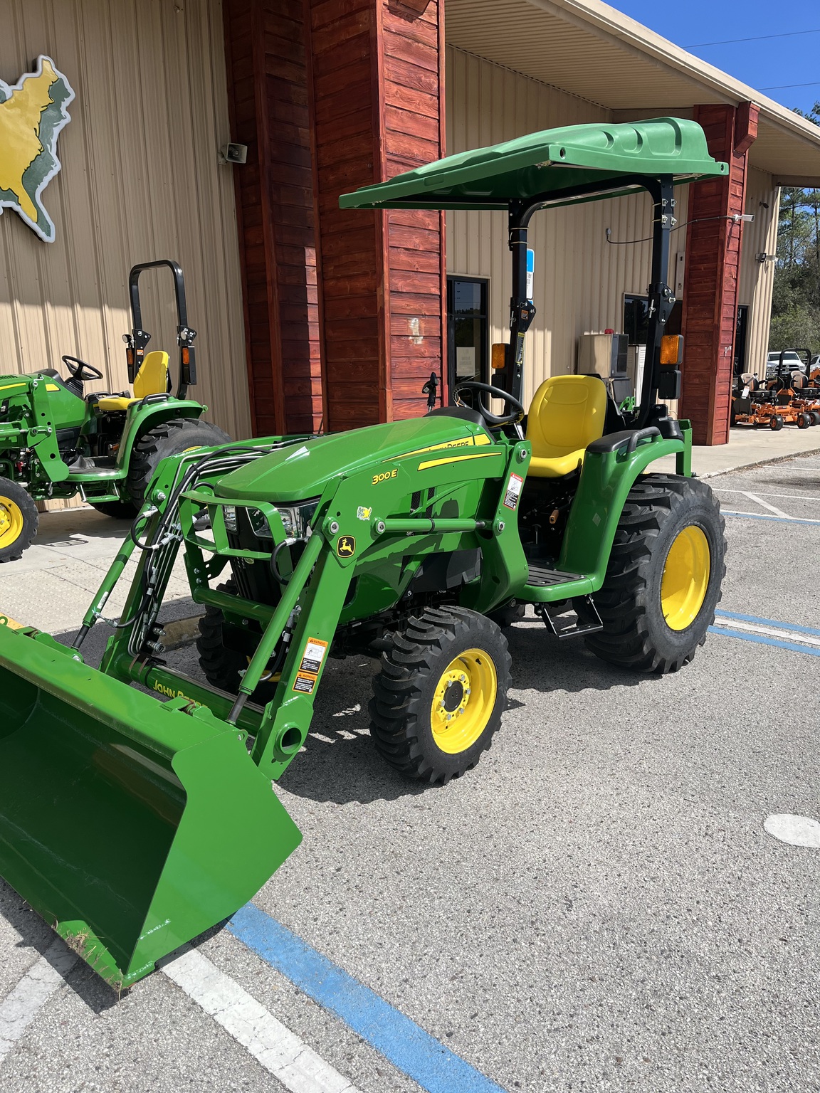 2025 John Deere 3032E Image 2