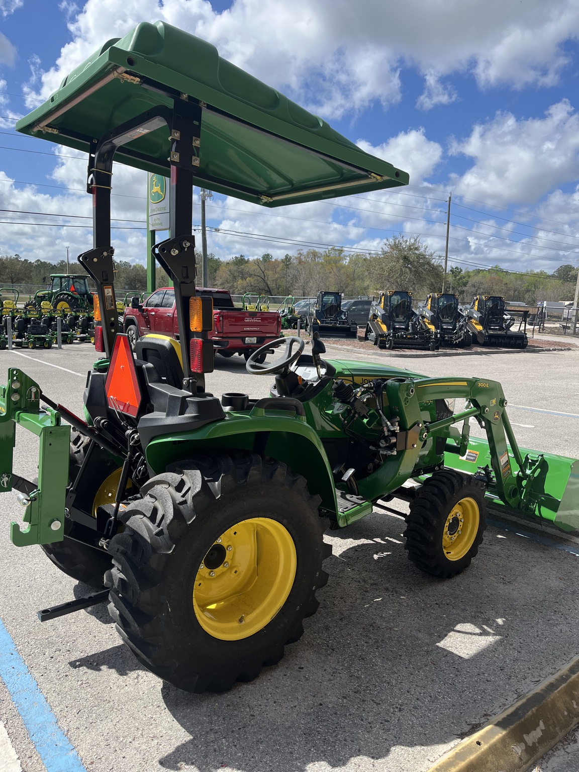 2025 John Deere 3032E Image 3