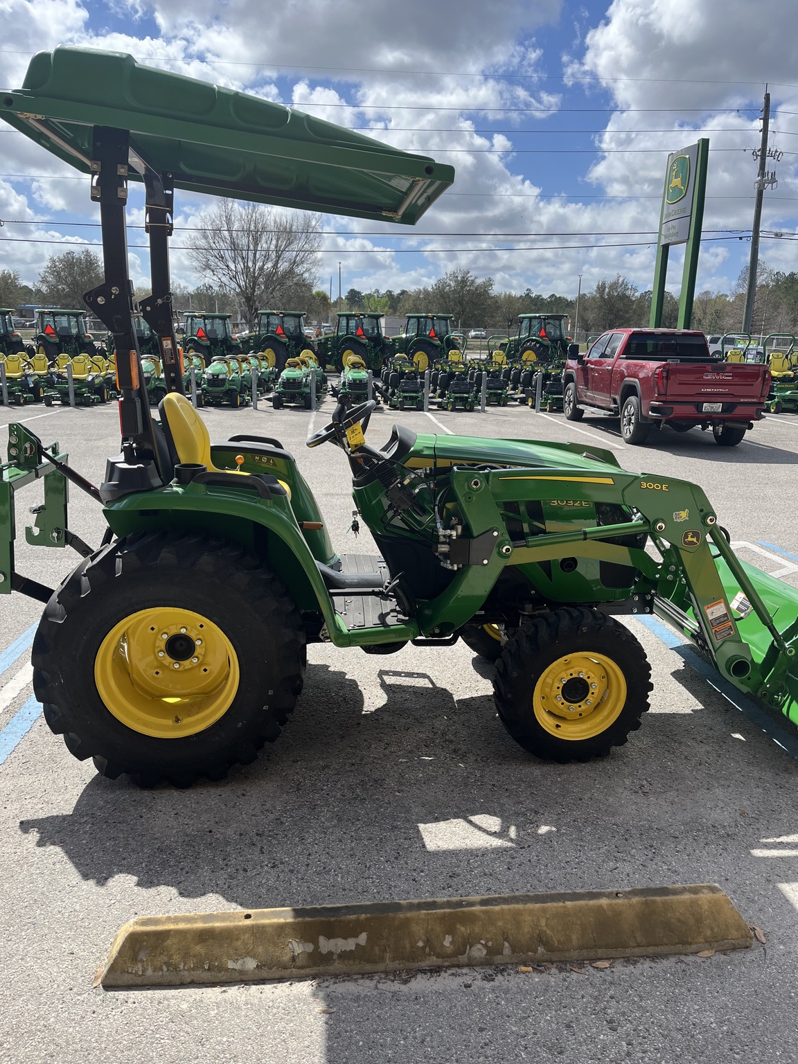 2025 John Deere 3032E Image 4