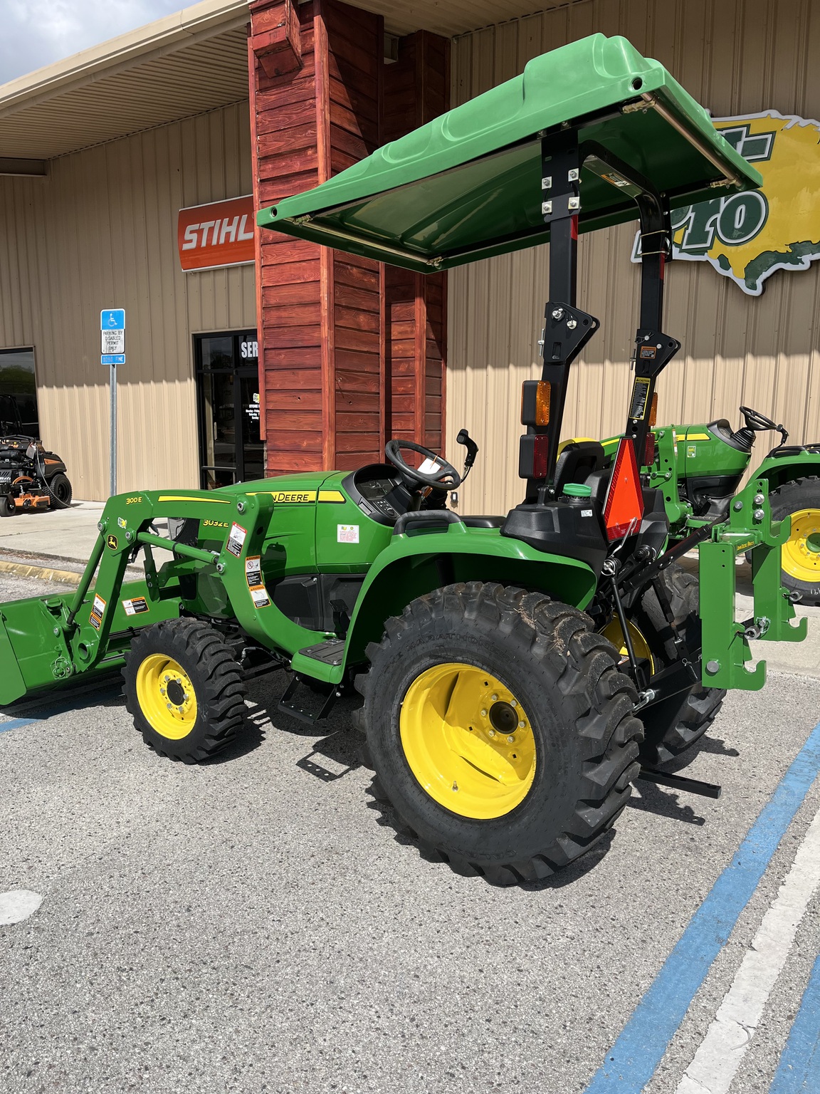 2025 John Deere 3032E Image 5