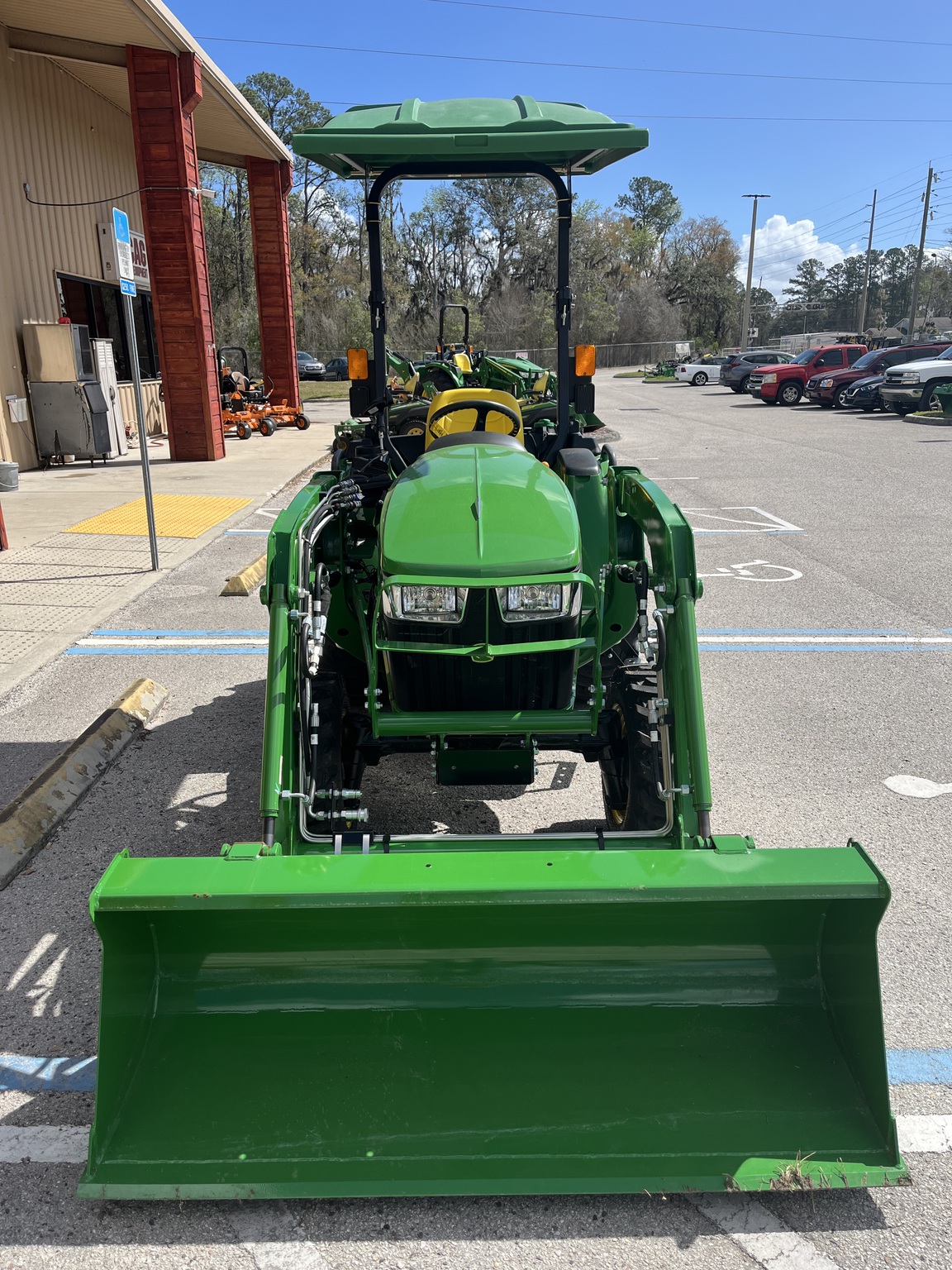 2025 John Deere 3032E Image 7