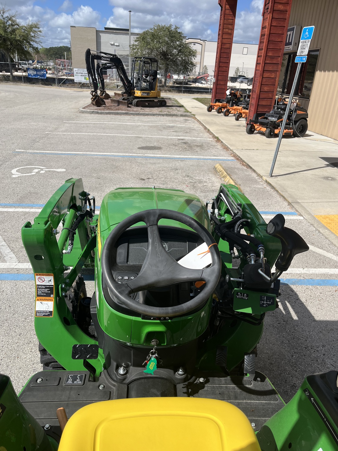 2025 John Deere 3032E Image 9