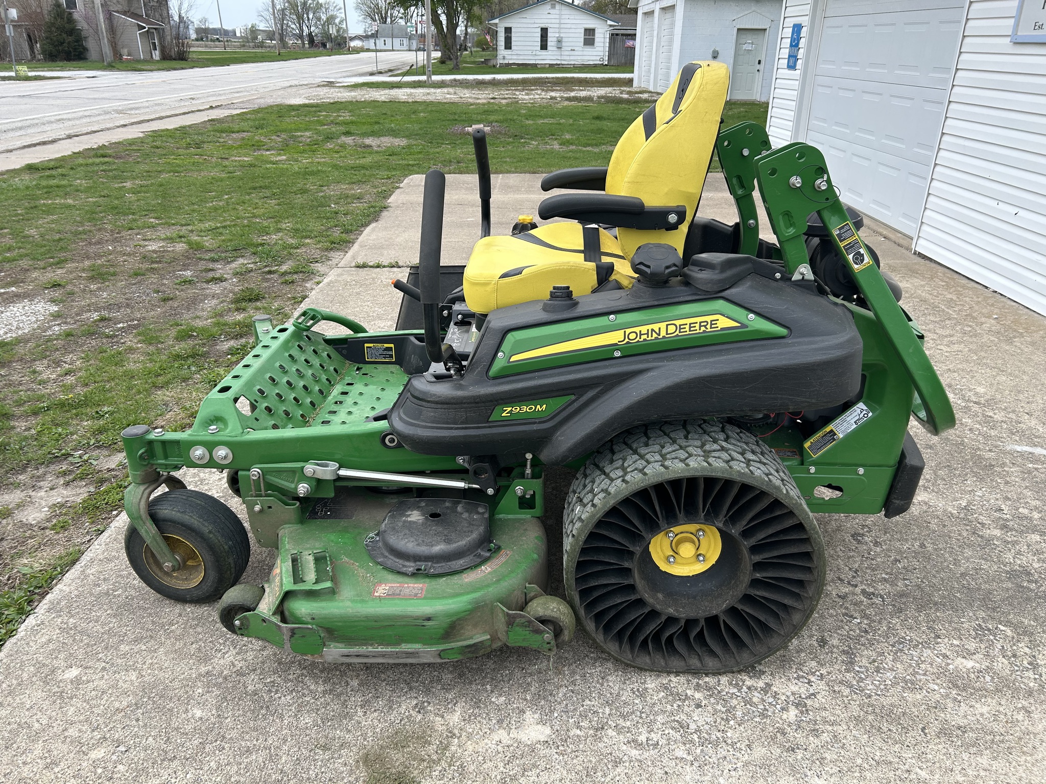  2021 John Deere Z930M at Heritage Tractor in Macomb, IL