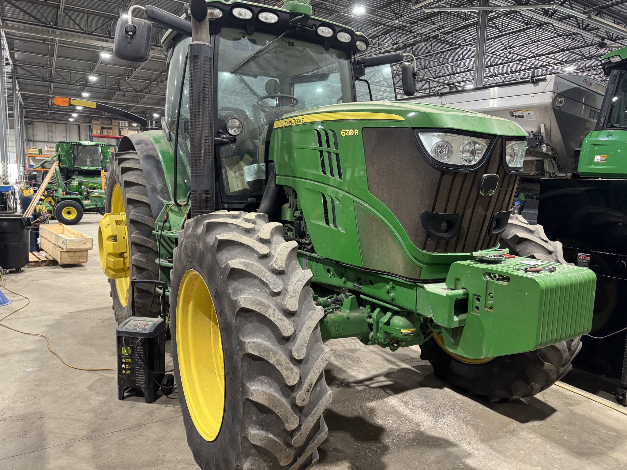 2012 John Deere 6210R