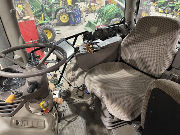 Photo of 2012 John Deere 6210R