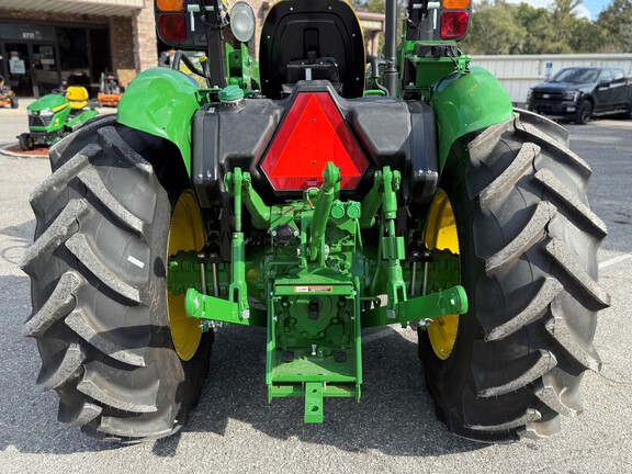 0 John Deere 5050E-10