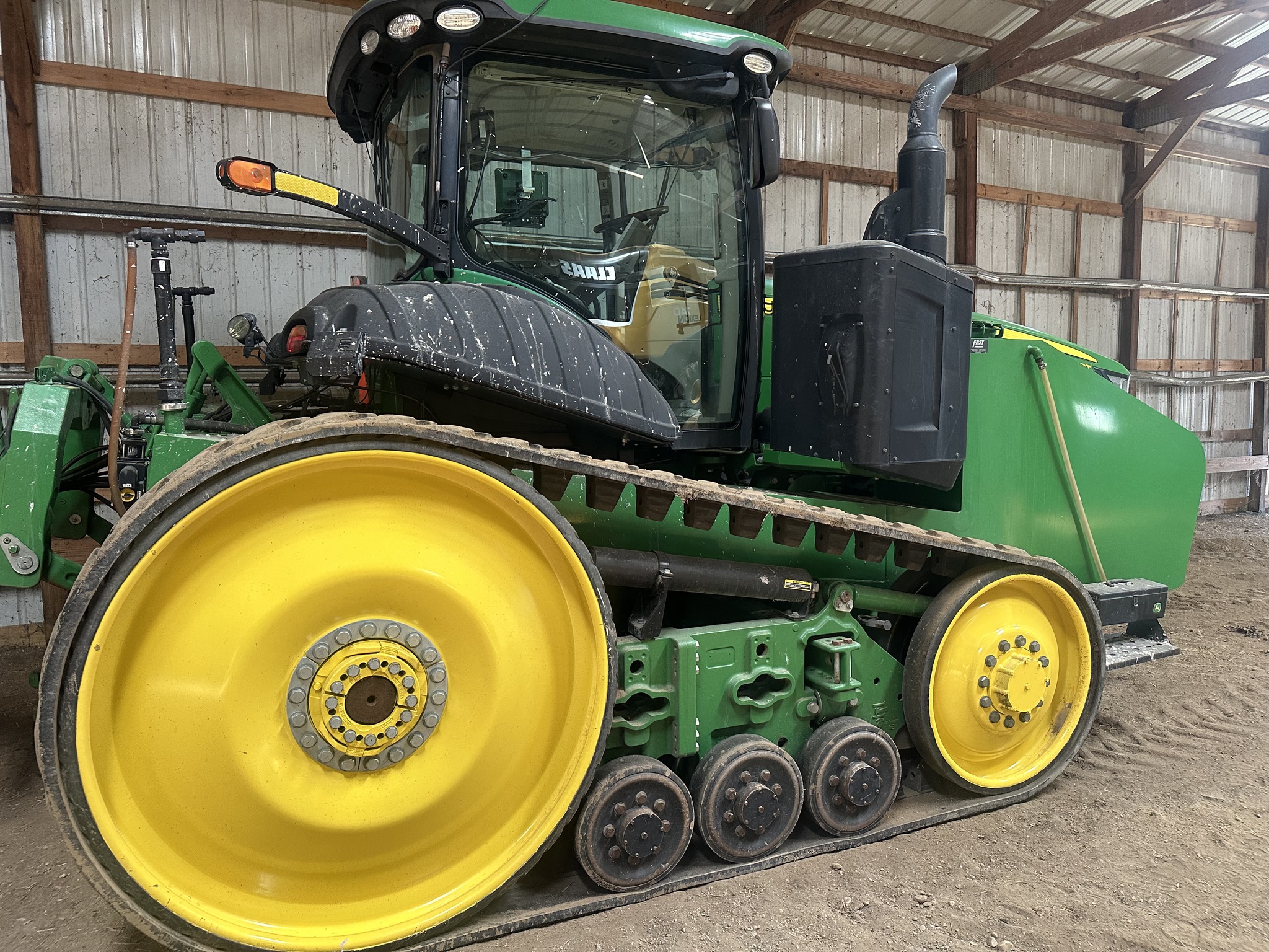 2015 John Deere 8320RT Image 2