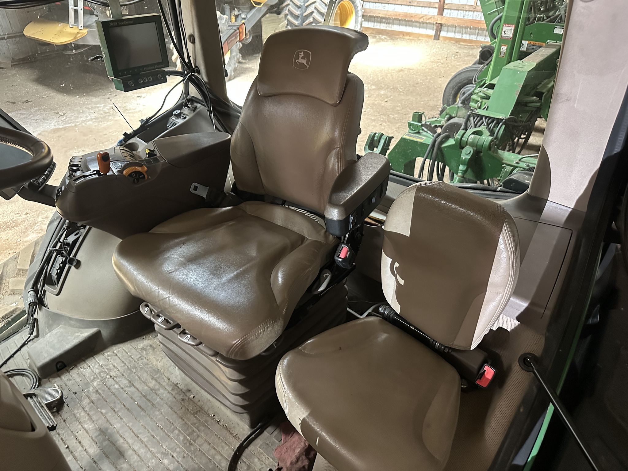 2015 John Deere 8320RT Image 12