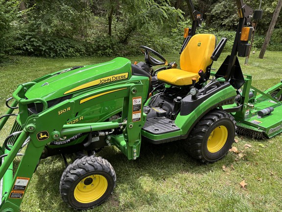 Used 2023 John Deere 1025R Compact Utility Tractors at Koenig Equipment in Germantown, OH - Photo1
