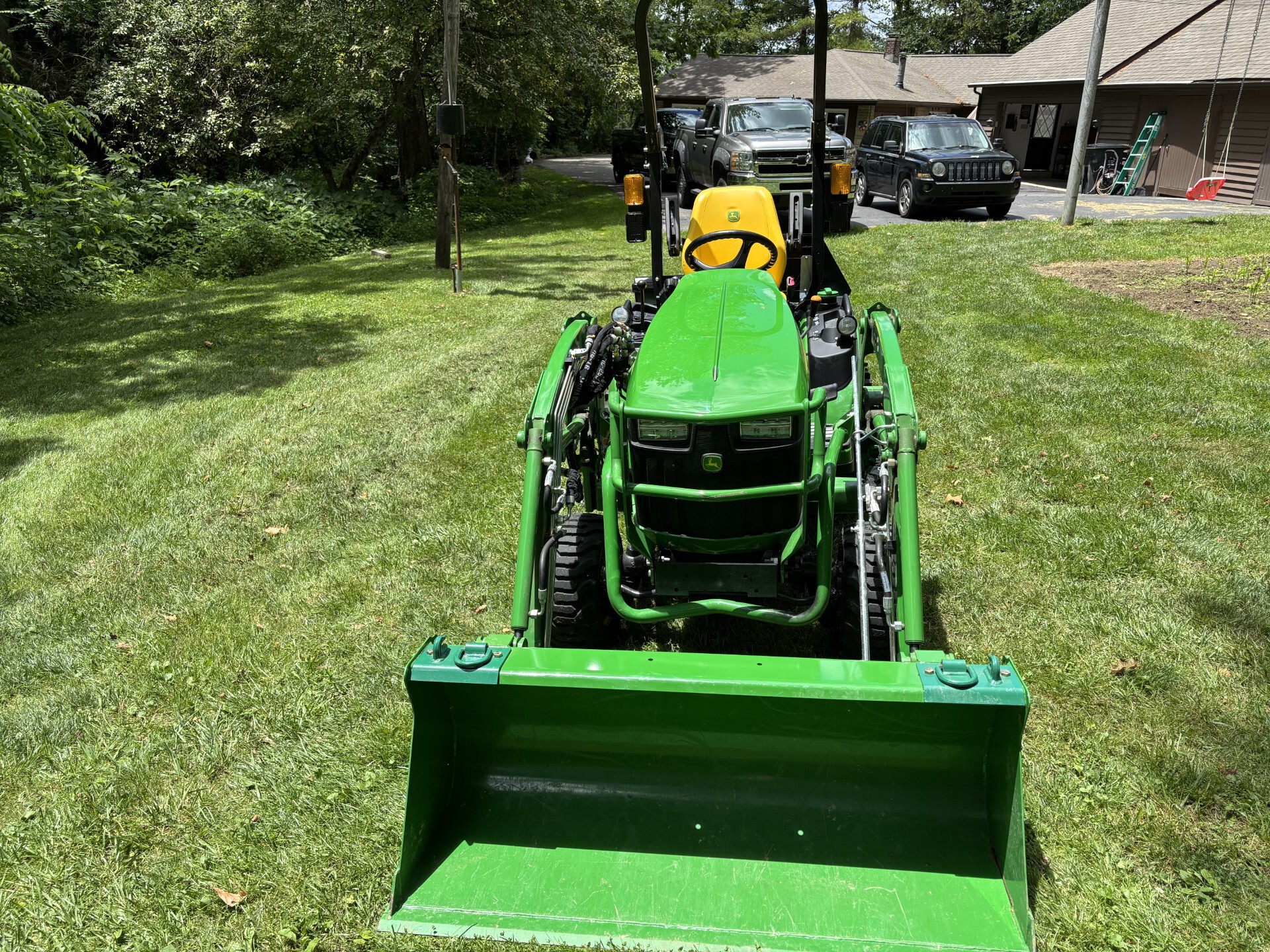 Used 2023 John Deere 1025R Compact Utility Tractors at Koenig Equipment in Germantown, OH - PhotoXL5