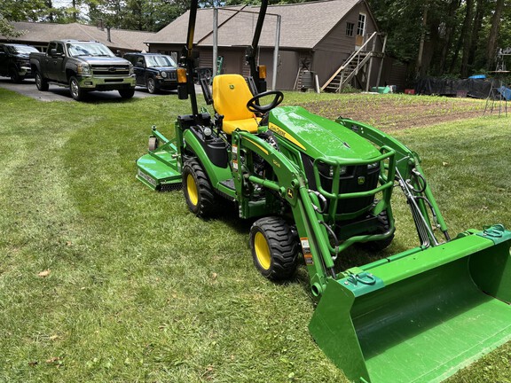 Used 2023 John Deere 1025R Compact Utility Tractors at Koenig Equipment in Germantown, OH - Photo4
