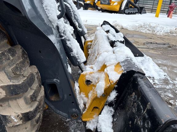 2023 John Deere 318G
