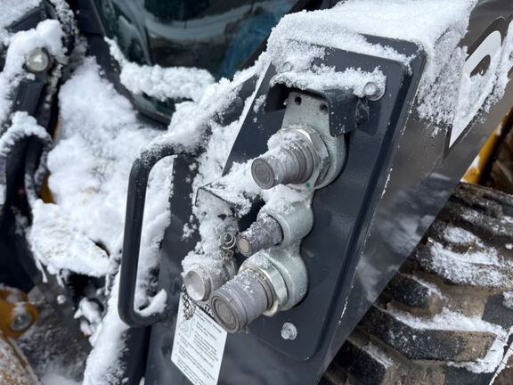 2023 John Deere 318G