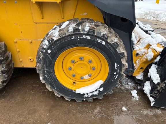 2023 John Deere 318G
