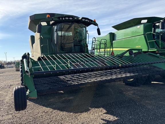  John Deere S670