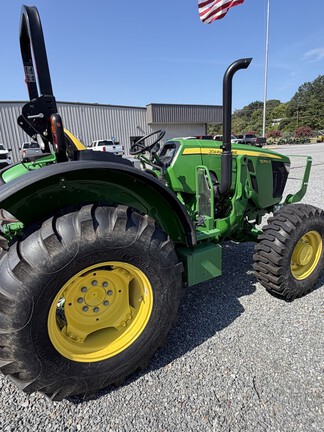 0 John Deere 5050E-5