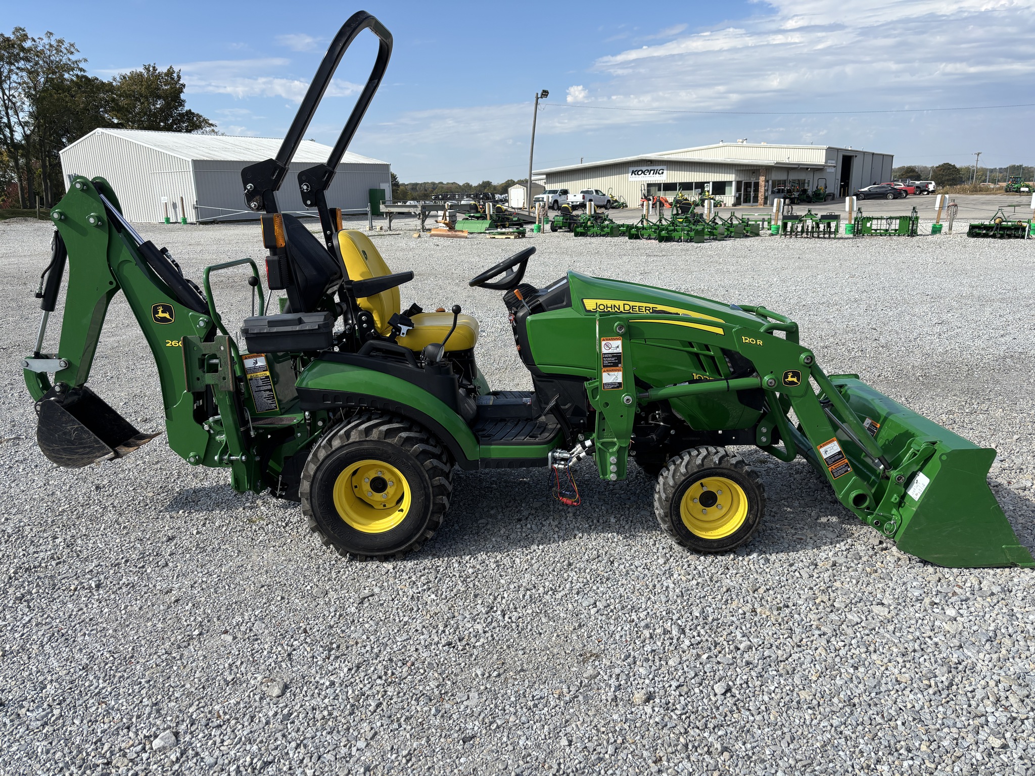 Used 2022 John Deere 1025R Compact Utility Tractors at Koenig Equipment in Richmond, IN - PhotoXL3