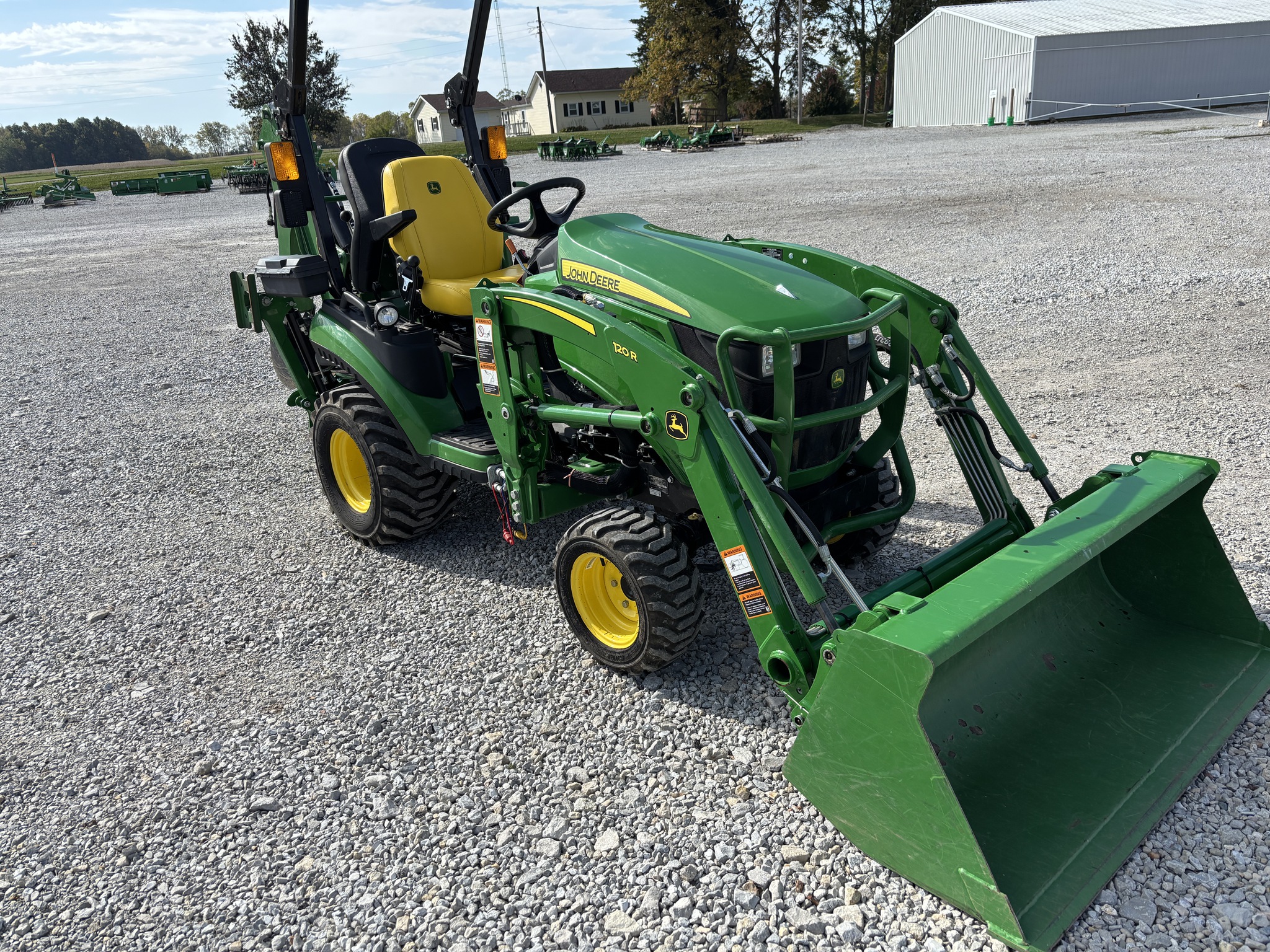 Used 2022 John Deere 1025R Compact Utility Tractors at Koenig Equipment in Richmond, IN - PhotoXL2