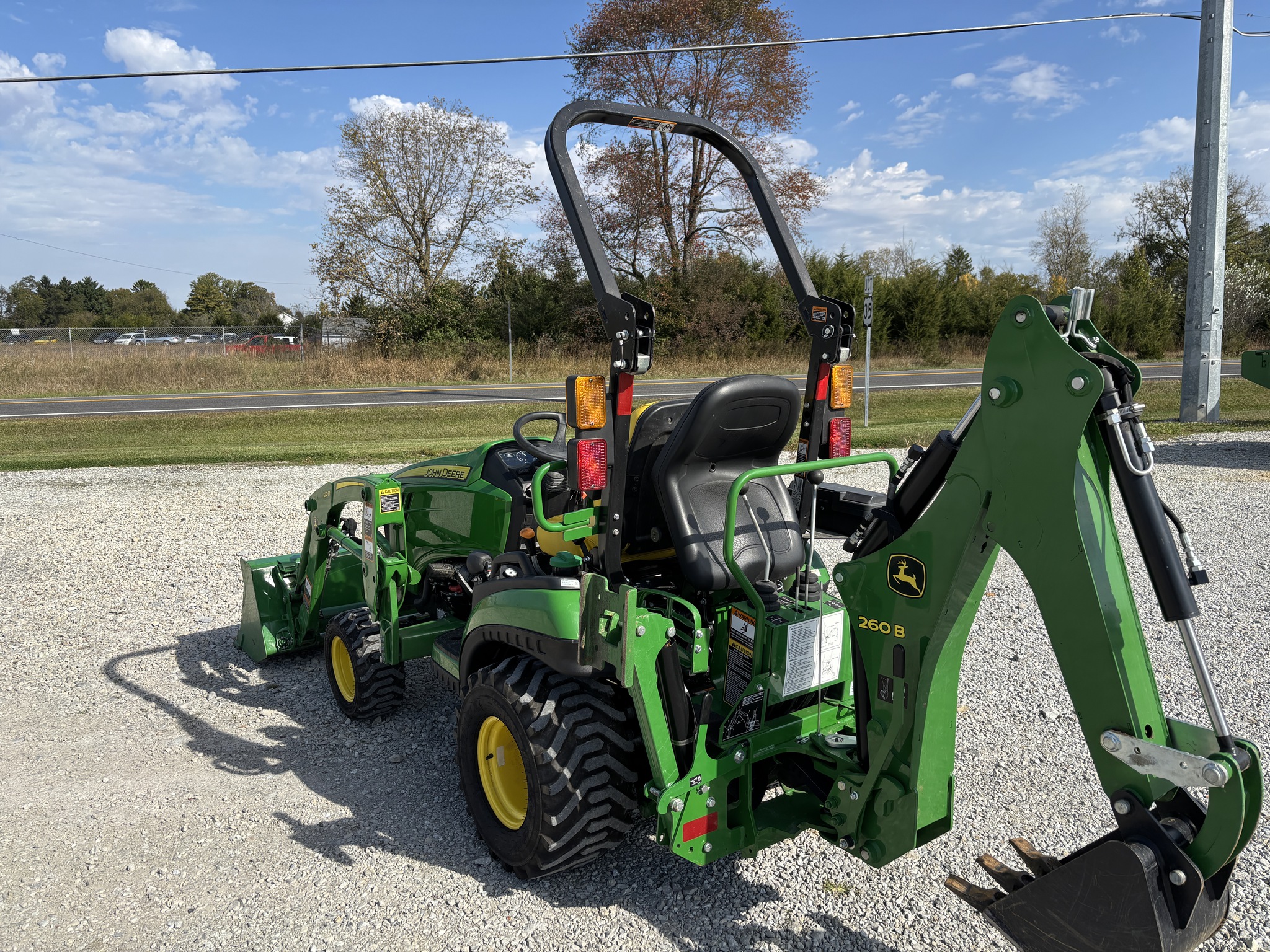 Used 2022 John Deere 1025R Compact Utility Tractors at Koenig Equipment in Richmond, IN - PhotoXL5