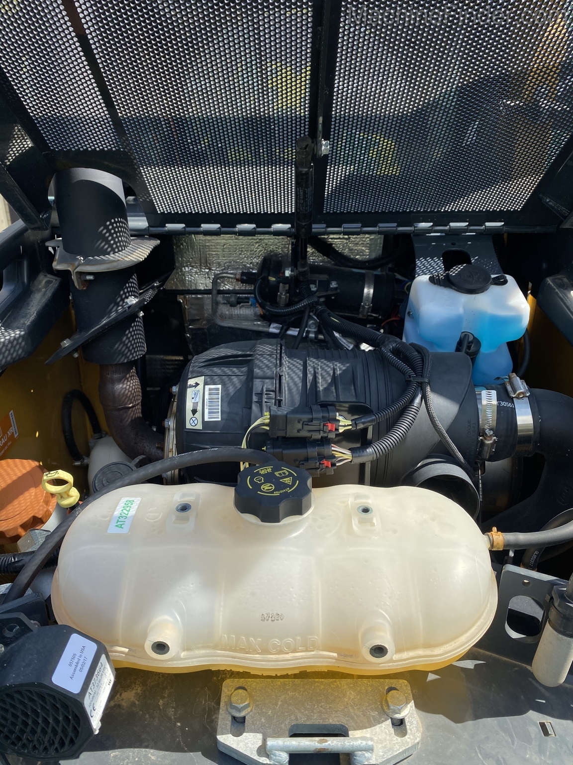 2017 John Deere 324E Image 10