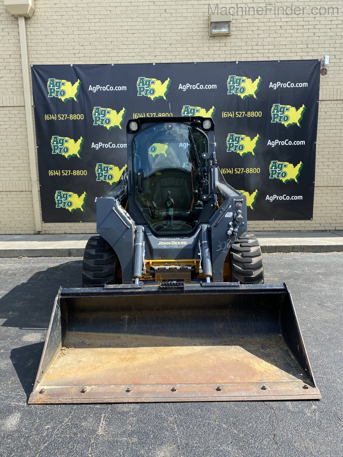 2017 John Deere 324E Image 2