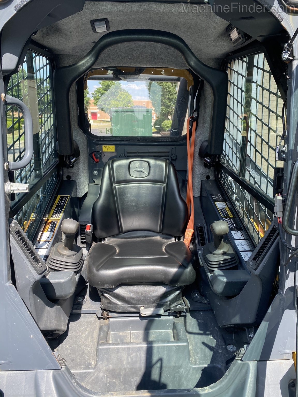 2017 John Deere 324E Image 4