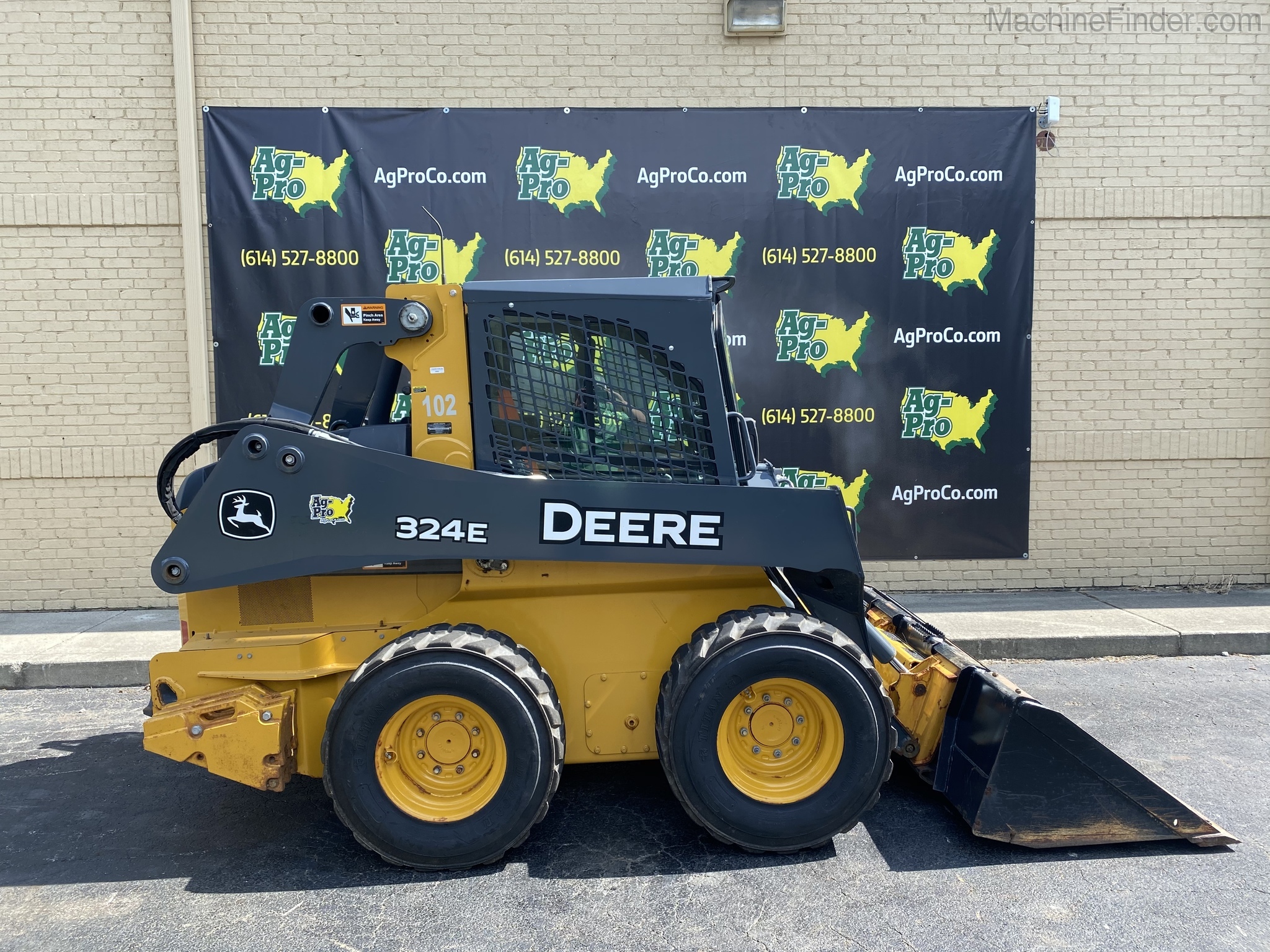 2017 John Deere 324E Image 8