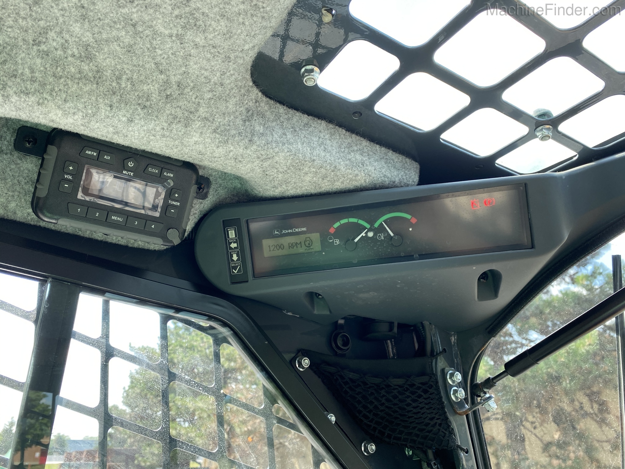 2017 John Deere 324E Image 7