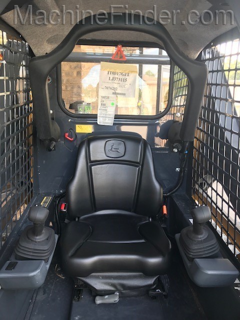 2020 John Deere 317G Image 4