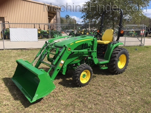 2020 John Deere 3033R Image 1