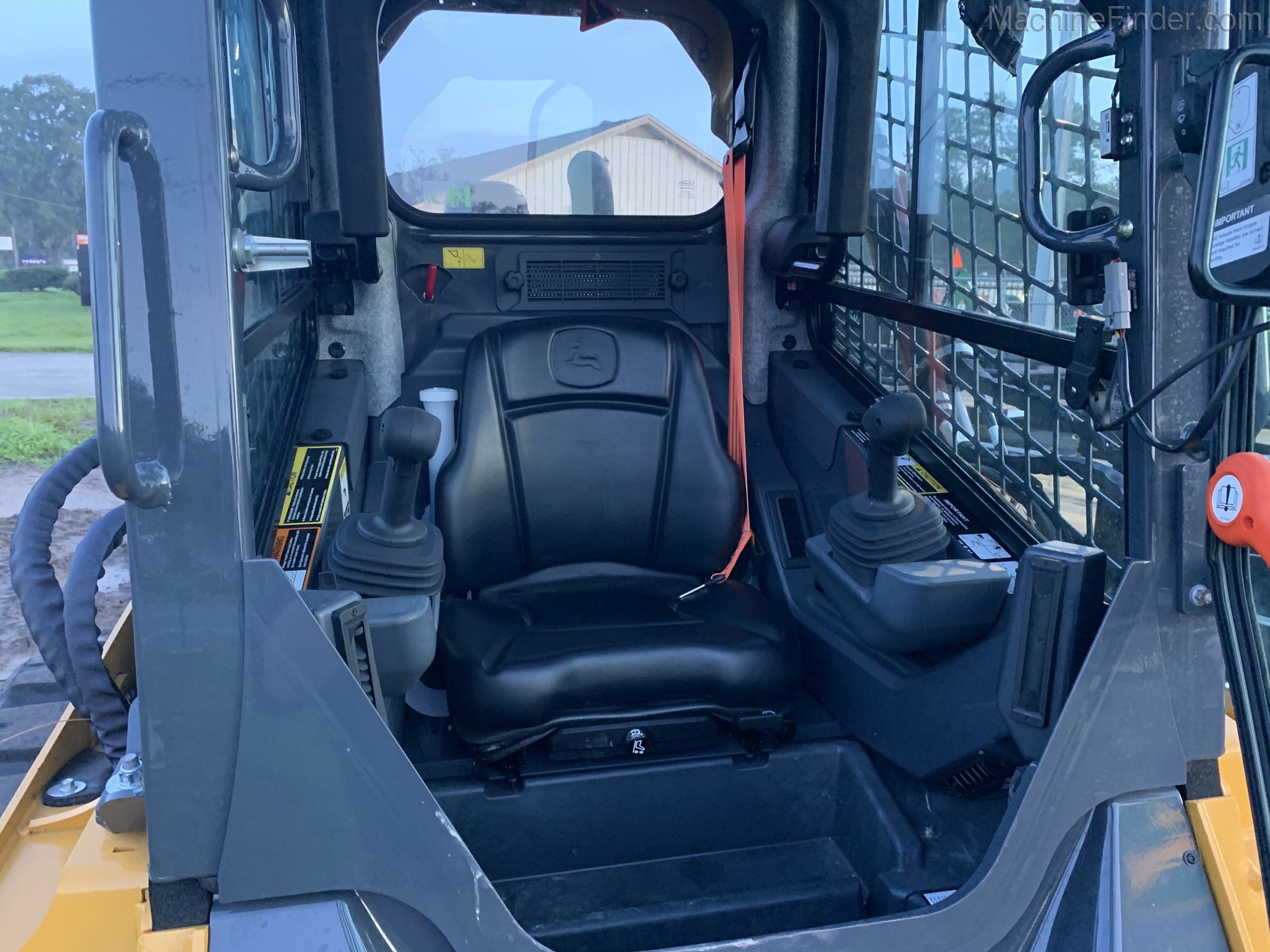 2020 John Deere 331G Image 5