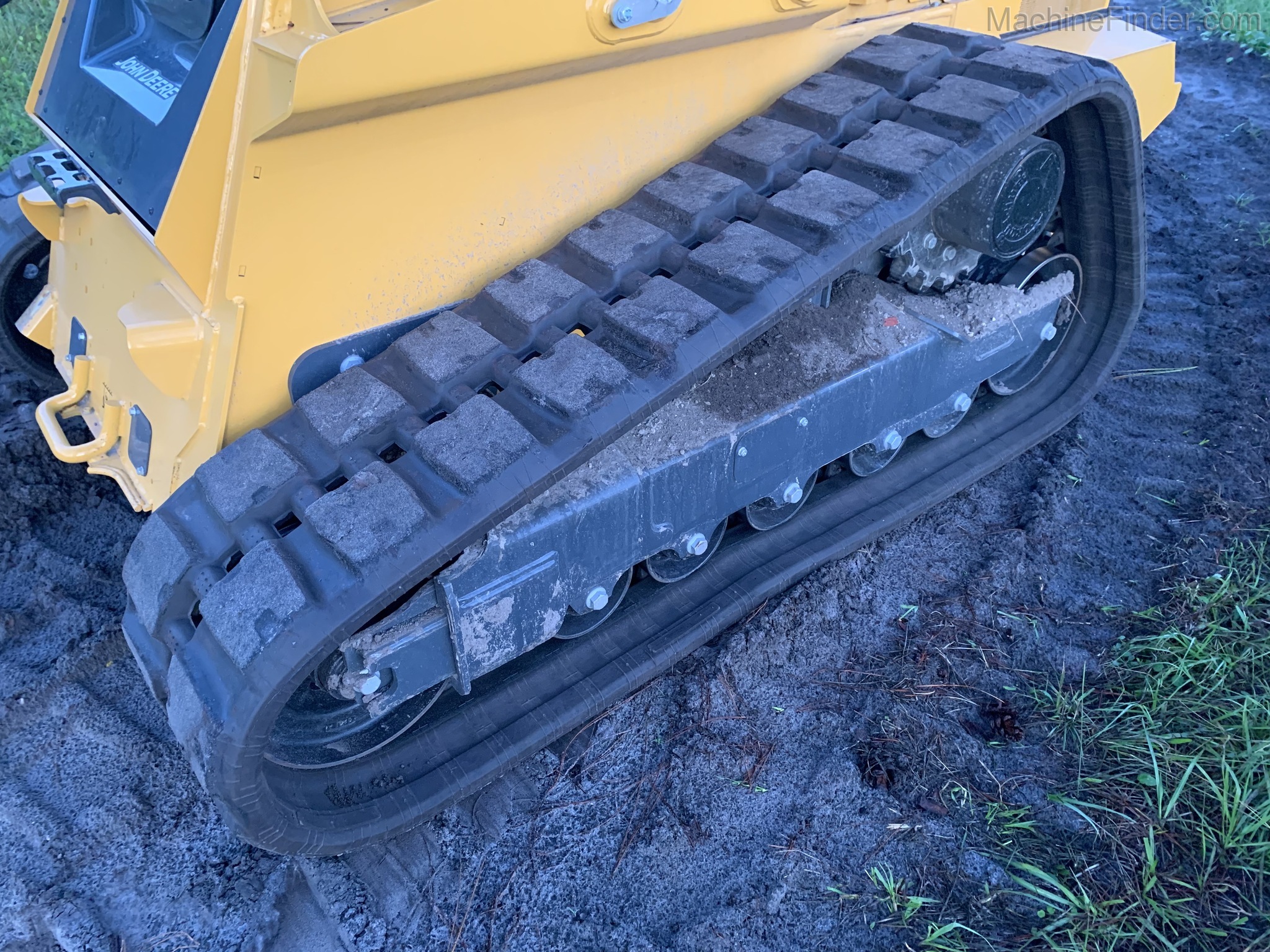 2020 John Deere 331G Image 4