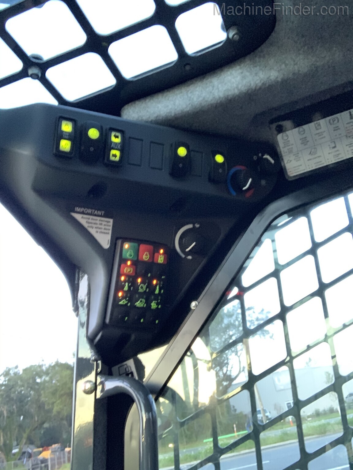 2020 John Deere 331G Image 7