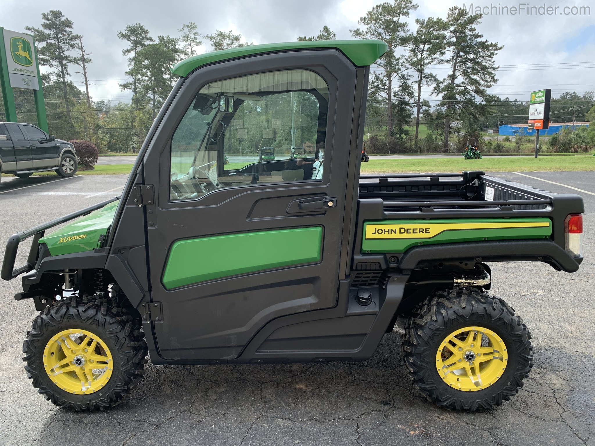 2021 John Deere XUV835R Image 5