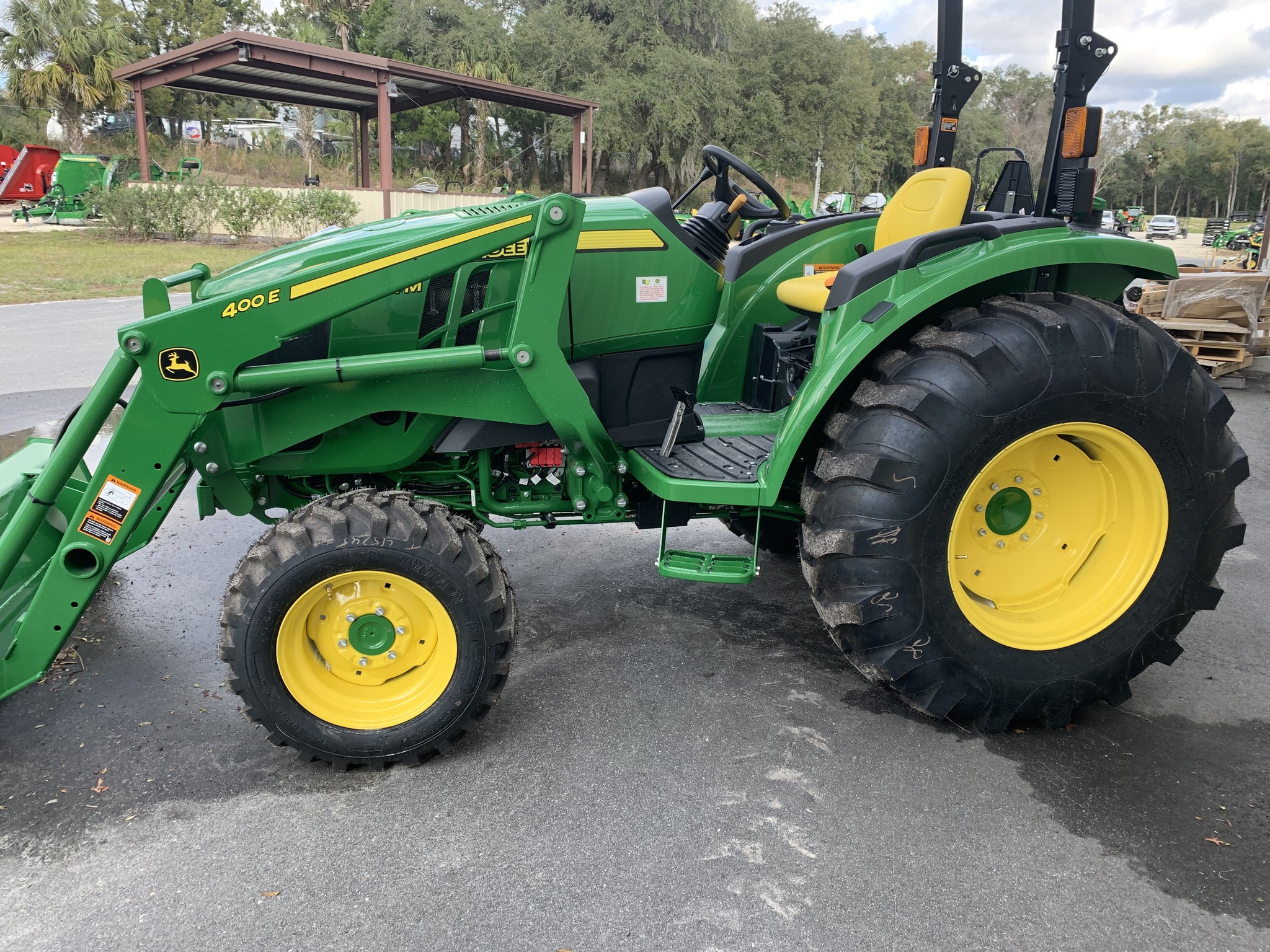 2023 John Deere 4044M Image 4