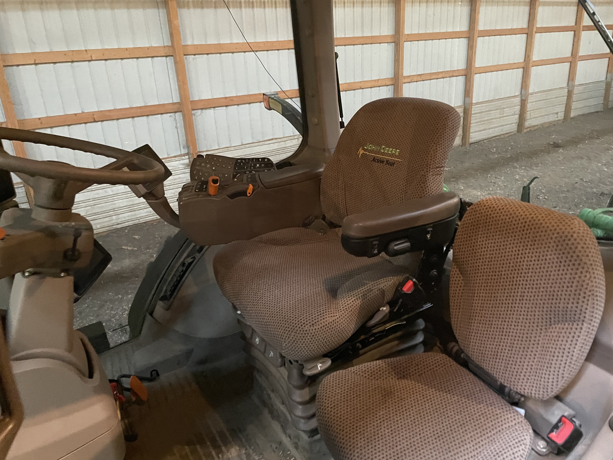 2014 John Deere 8335R Image 5