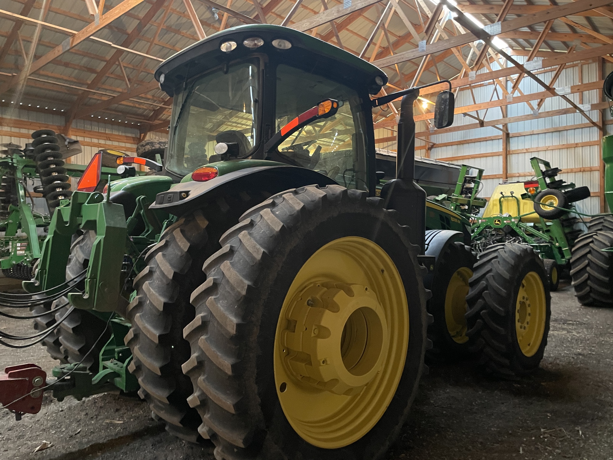 2014 John Deere 8335R Image 4