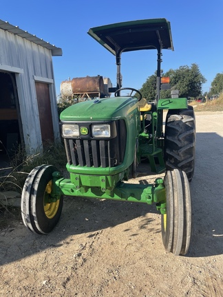 2010 John Deere 5075E Image 2