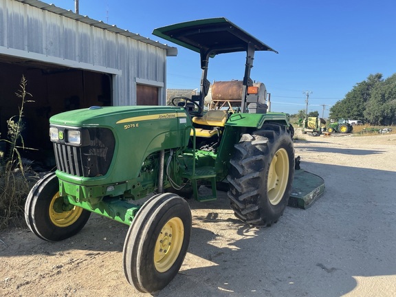 2010 John Deere 5075E Image 1
