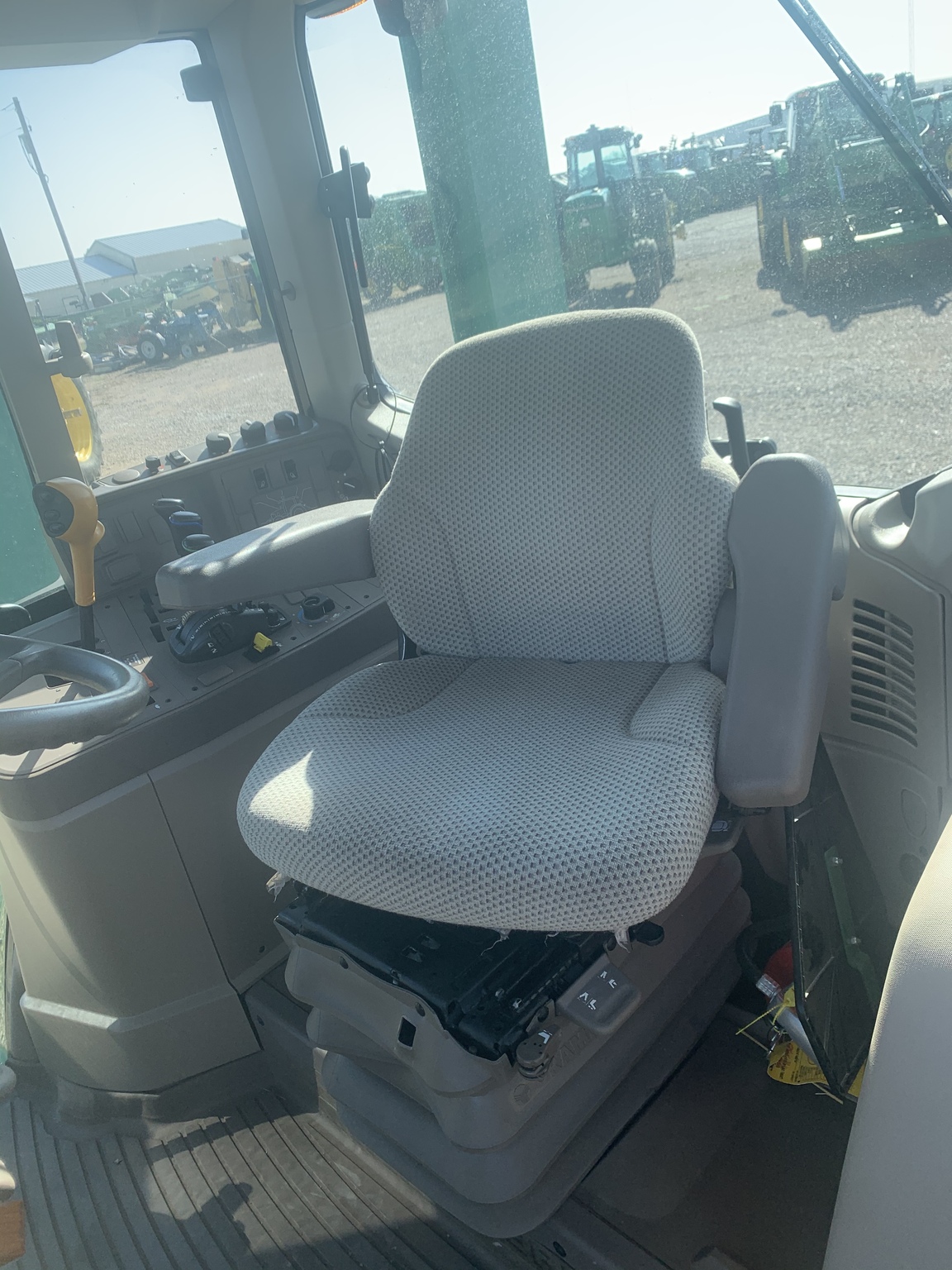 2018 John Deere 6120M Image 5