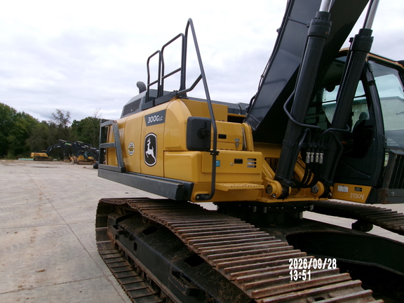 2022 John Deere 300GL